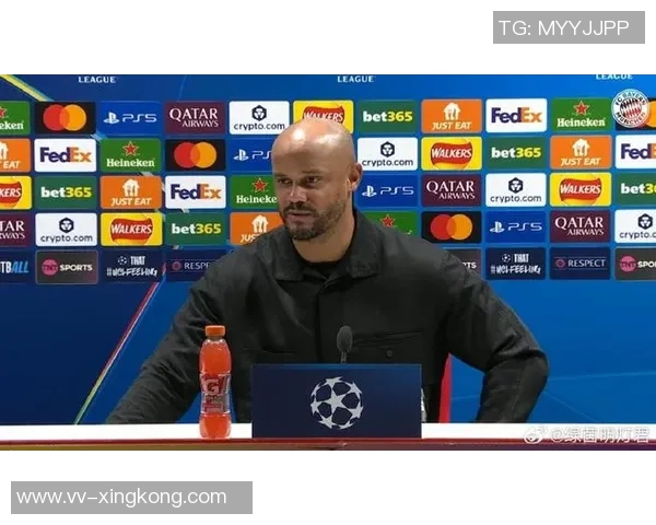 孔帕尼为妻子庆祝40岁生日专程回曼市包下豪华酒店盛大庆典